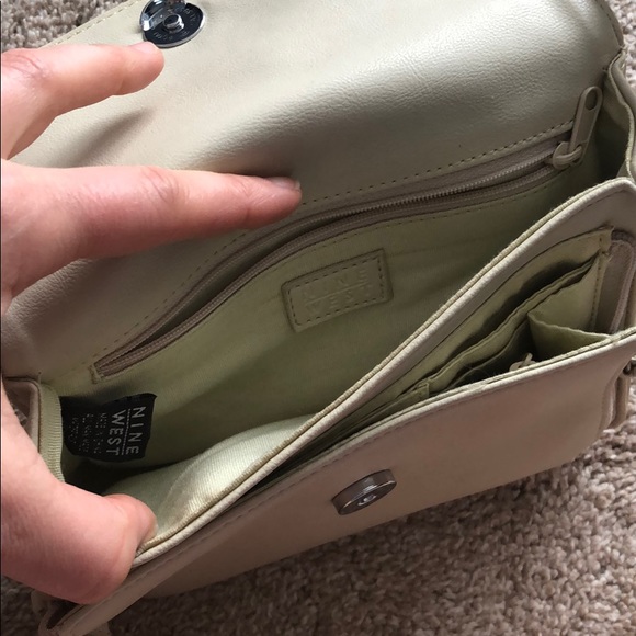 Never been used cream colored Nine West purse❤️ - Picture 4 of 6